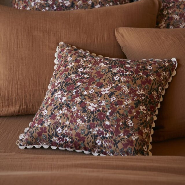 Coussin avec croquet Gaze de Coton Nora camel Marron 40 x 40 cm