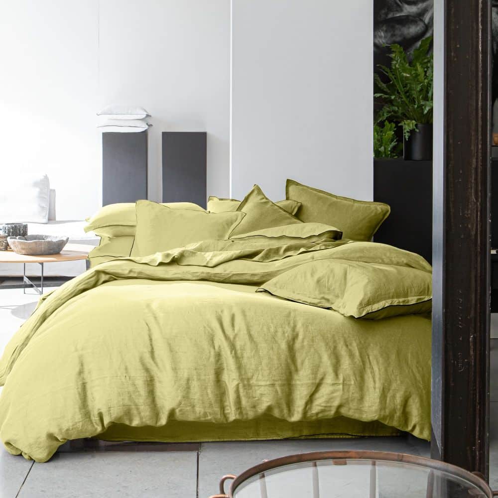 Housse de couette + 2 taies d'oreiller en lin Français lavé Beurre Jaune 240 x 260 cm — vue 4